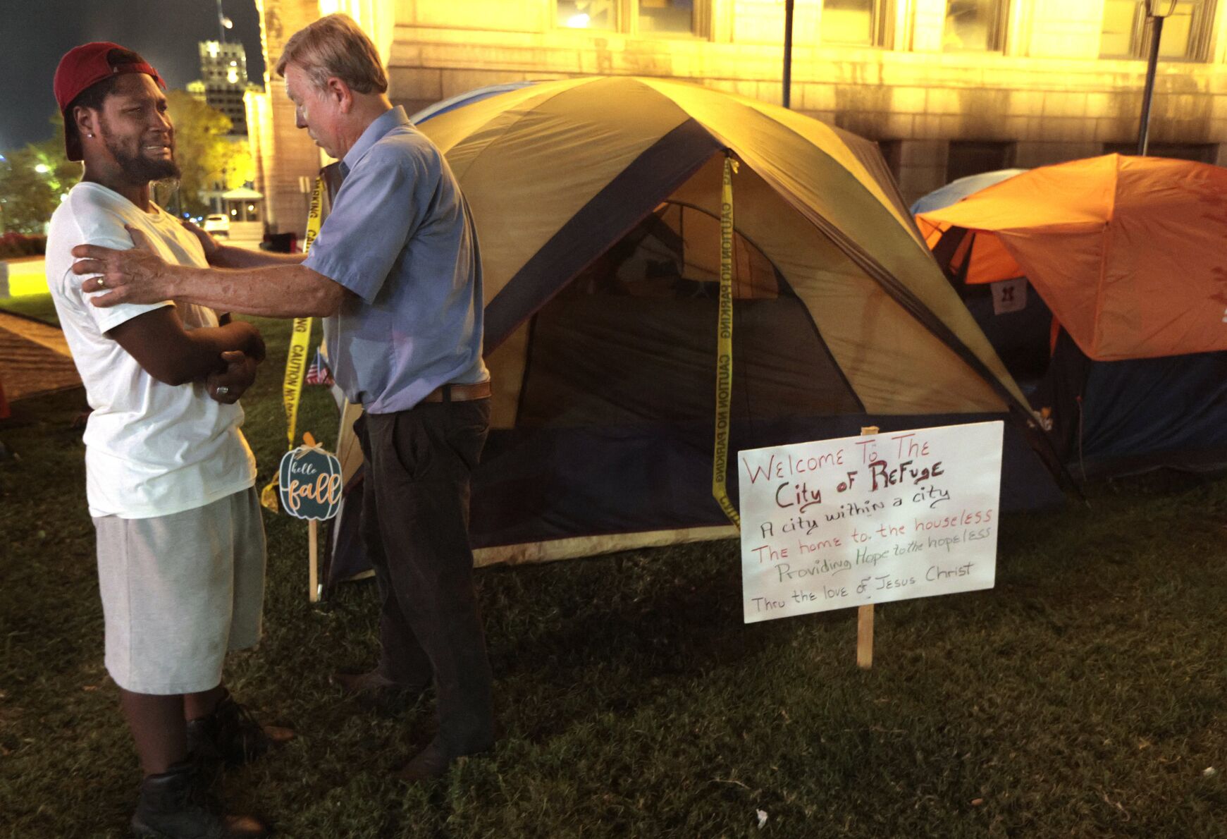 St. Louis City Hall homeless camp survives the night, dodging threat of closure